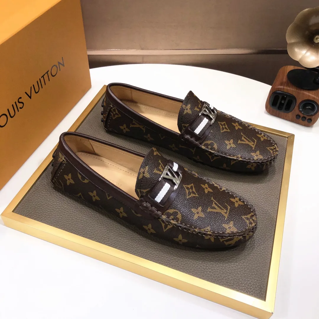 Men's men's shoes 💰420💰 [LV Doudou shoes] (water-dyed cowhide lining) new model is on the market, available on the official website. The new Doudou shoes are processed into single-color materials, and the uppers are made of imported special materials. The body of the shoe is fully hemmed with mark thread, and is lined with imported original cowhide leather. The elegant shoe shape is super suitable for all-matching, and the size is 38-44.